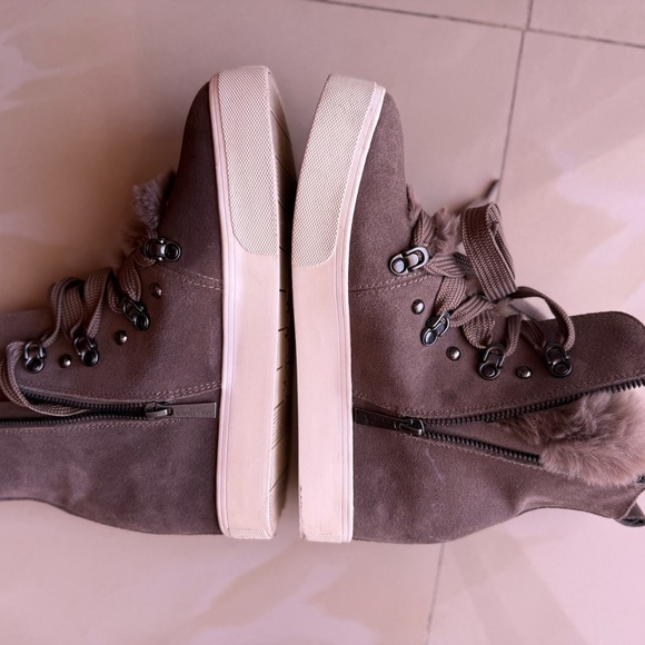 J/Slides NYC Whitney Taupe and Faux Fur Wedge Bootie Womens Size 9M sneakers - Picture 16 of 16